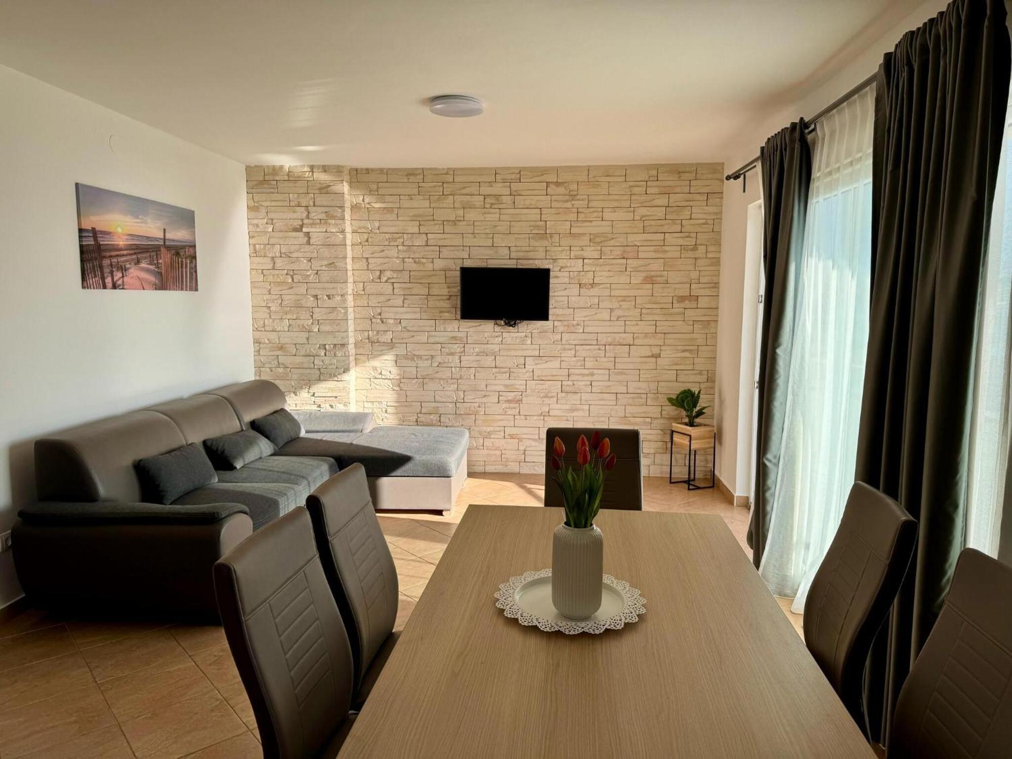Apartments Franko Povljana Oda fotoğraf