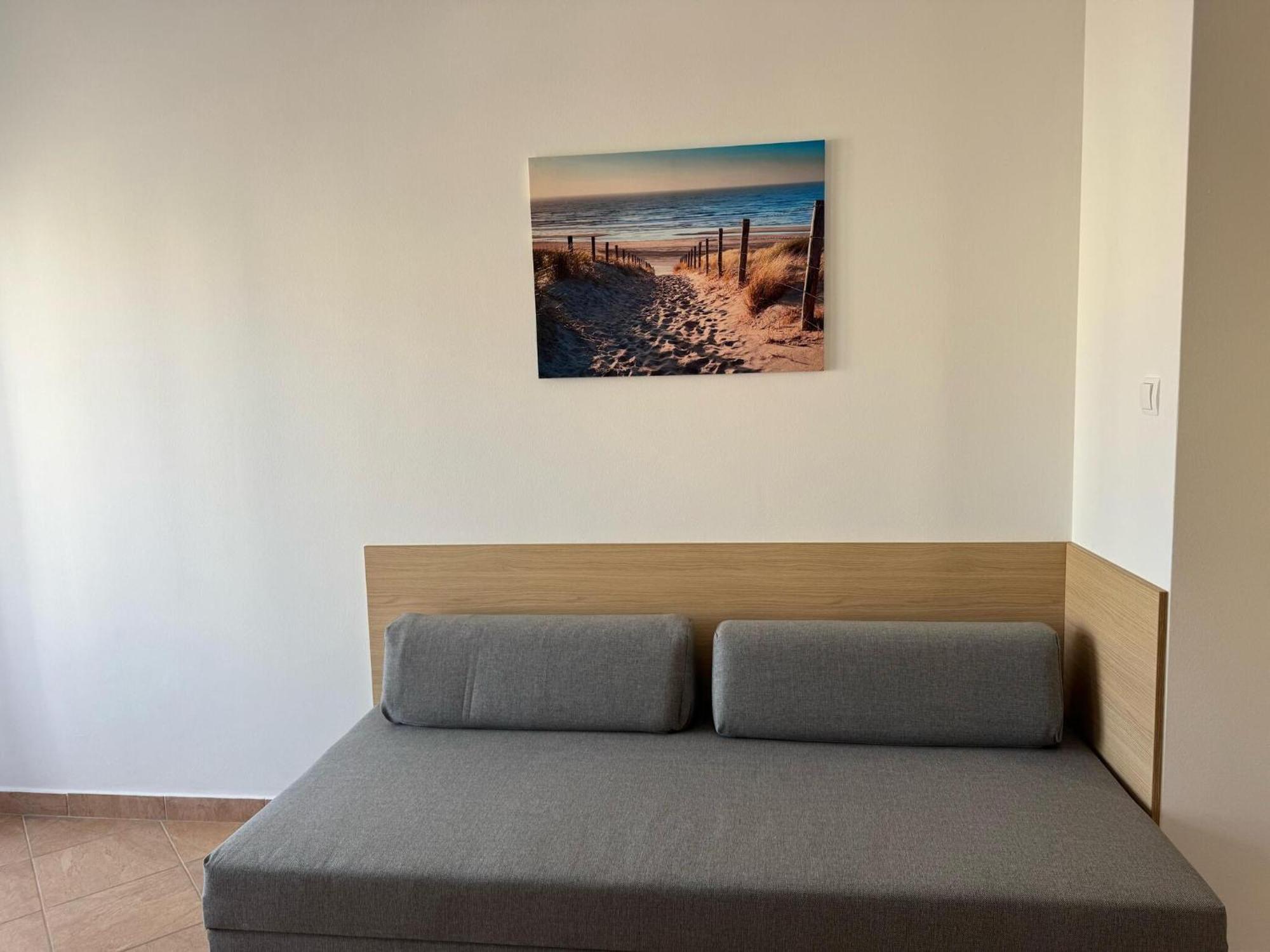 Apartments Franko Povljana Oda fotoğraf